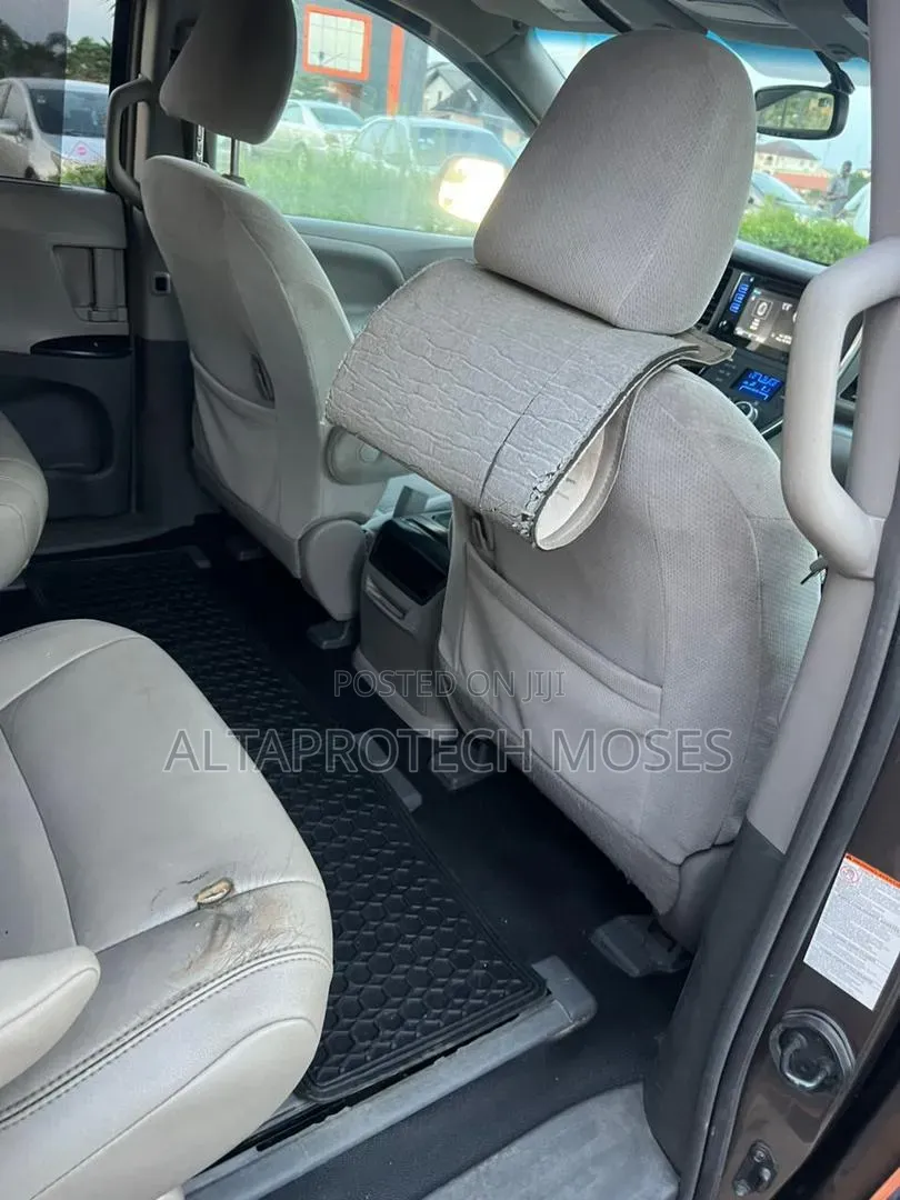 Toyota Sienna 2016 Maroon