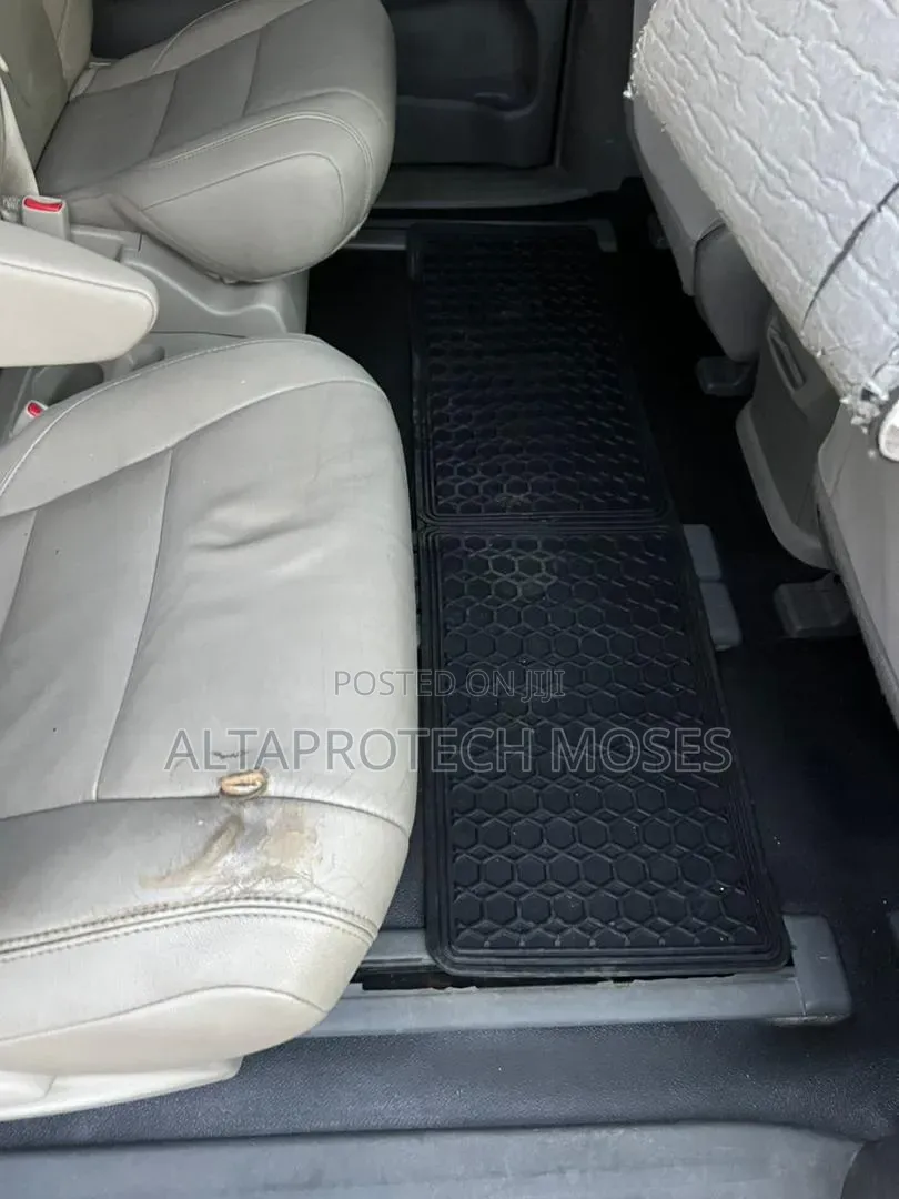 Toyota Sienna 2016 Maroon