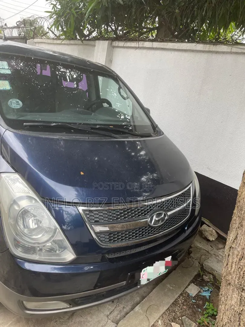 Hyundai H1 2014 Blue
