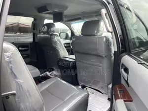 Toyota Sequoia Platinum 4dr SUV 4WD (5.7L 8cyl 6A) 2014 Black
