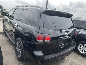 Toyota Sequoia Platinum 4dr SUV 4WD (5.7L 8cyl 6A) 2014 Black