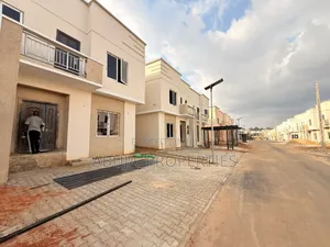 4bdrm Duplex in Kaura for sale