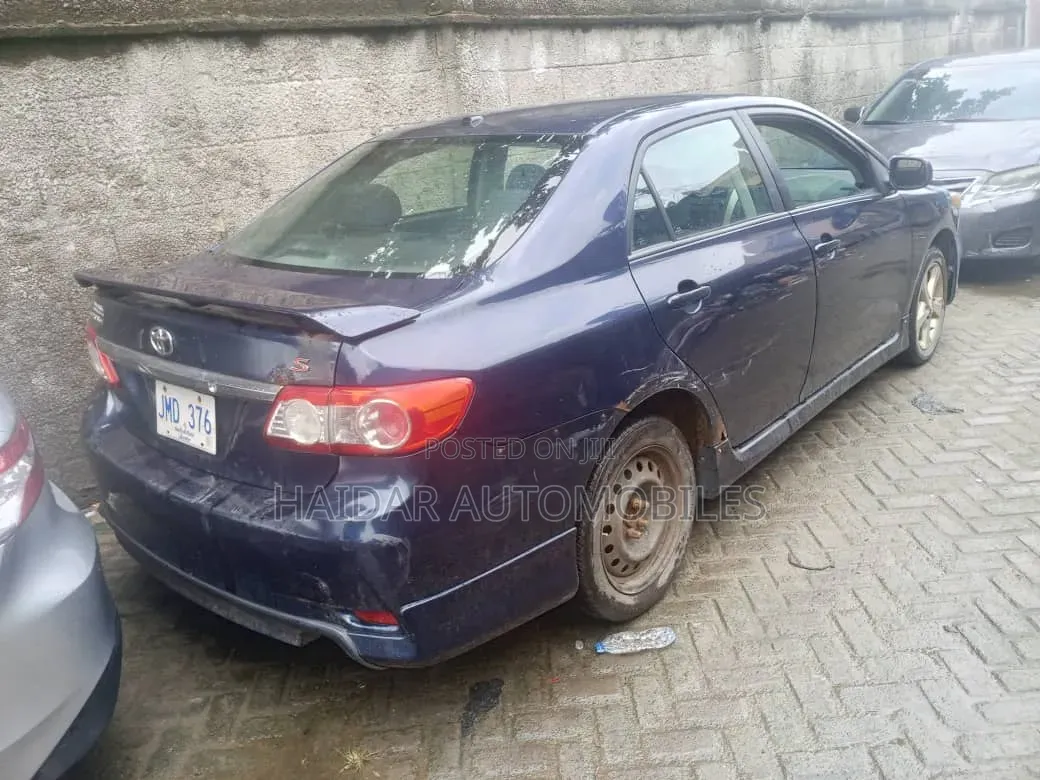 Toyota Corolla 2012 Blue