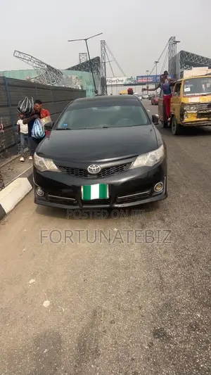 Toyota Camry XLE 4dr Sedan (2.5L 4cyl 6A) 2013 Black
