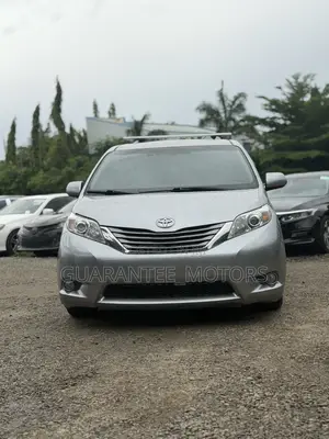 Toyota Sienna 2016 Silver