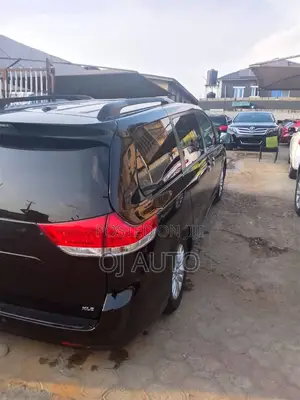 Toyota Sienna 2011 Black