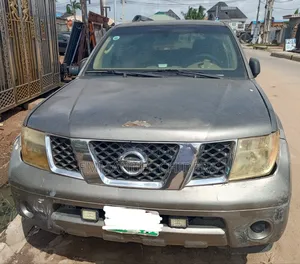 Nissan Pathfinder 2005 Gray