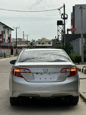 Toyota Camry SE Sport 4dr Sedan w/Prod. End 11/13 (2.5L 4cyl 6A) 2014