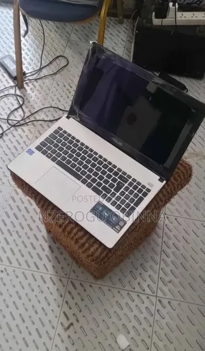 Laptop Asus 1015E 4GB Intel Core i3 HDD 250GB