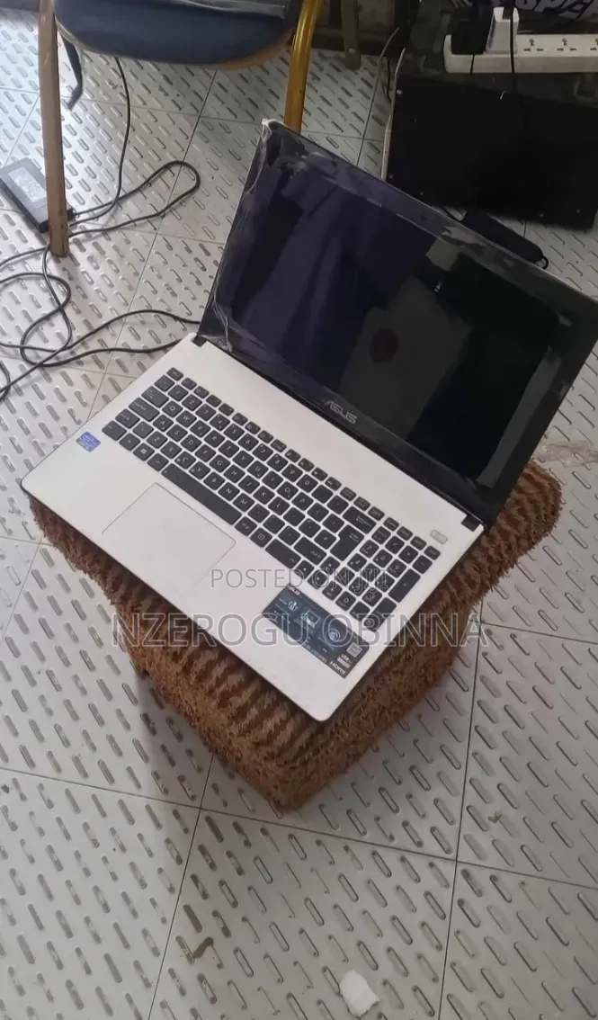 Laptop Asus 1015E 4GB Intel Core i3 HDD 250GB