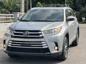 Toyota Highlander XLE 4x4 V6 (3.5L 6cyl 8A) 2017 Silver