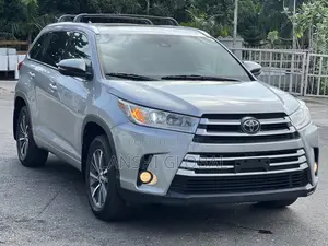 Toyota Highlander XLE 4x4 V6 (3.5L 6cyl 8A) 2017 Silver