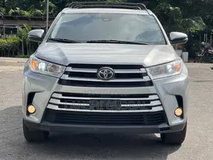 Toyota Highlander XLE 4x4 V6 (3.5L 6cyl 8A) 2017 Silver