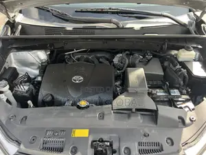 Toyota Highlander XLE 4x4 V6 (3.5L 6cyl 8A) 2017 Silver