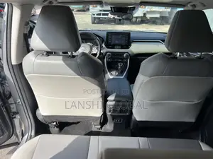 Toyota RAV4 XLE 2021 Silver
