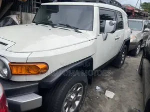 Toyota FJ Cruiser 4x4 Automatic 2012 White