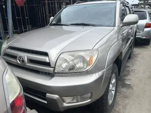 Toyota 4-Runner Limited V6 4x4 2005 Gold