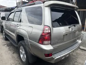 Toyota 4-Runner Limited V6 4x4 2005 Gold