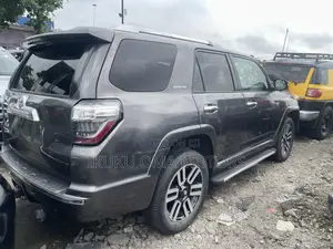 Toyota 4-Runner Limited 4WD 2010 Gray