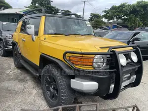 Toyota FJ Cruiser Base 4x4 2010 Yellow