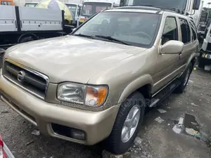 Nissan Pathfinder Automatic 2001 Gold