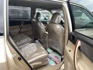 Toyota Highlander Limited 2010 Gold