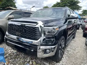 Toyota Sequoia Platinum 4dr SUV 4WD (5.7L 8cyl 6A) 2014 Black