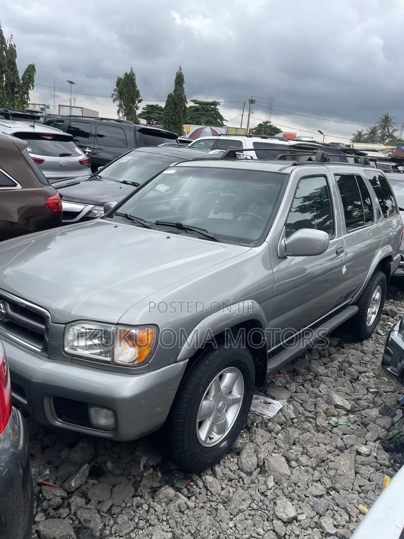 Nissan Pathfinder Automatic 2000 Silver