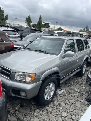 Nissan Pathfinder Automatic 2000 Silver