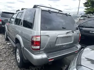 Nissan Pathfinder Automatic 2000 Silver