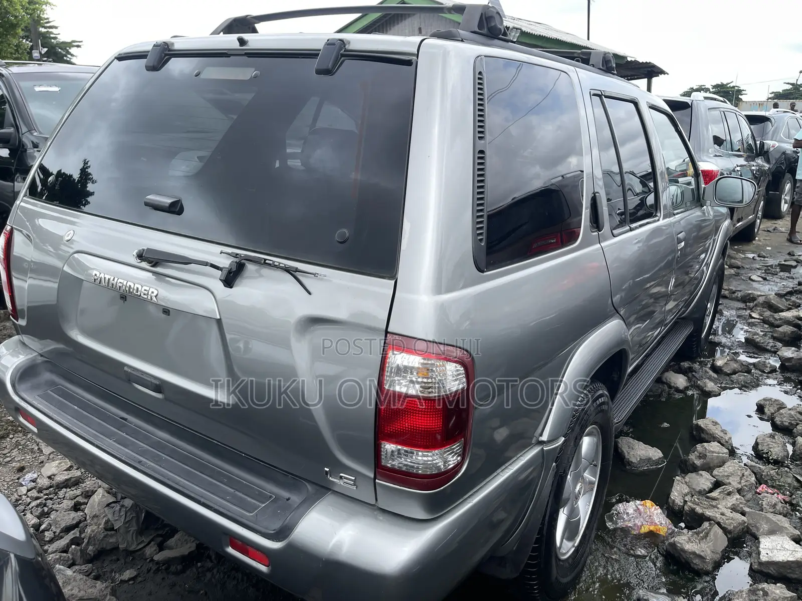 Nissan Pathfinder Automatic 2000 Silver