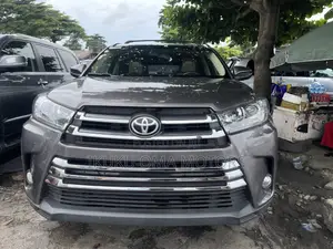 Toyota Highlander Limited 4x4 V6 (3.5L 6cyl 8A) 2018