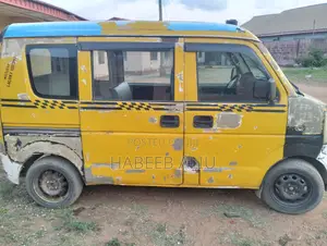 Suzuki APV Minibus 2010 Yellow