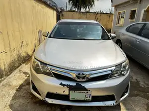 Toyota Camry LE 4dr Sedan (2.5L 4cyl 6A) 2012 Silver
