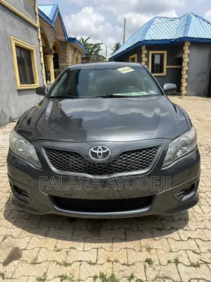 Toyota Camry SE 4dr Sedan (2.5L 4cyl 6A) 2011 Gray