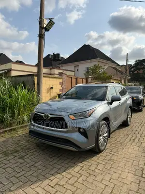 Toyota Highlander Platinum 2022 Blue