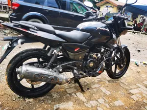 Bajaj Pulsar 220 F 2025 Black