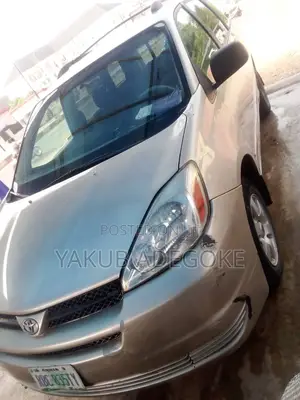 Toyota Sienna 2006 Gold