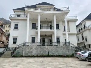 8bdrm Maisonette in Maitama for sale