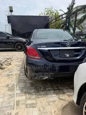 Mercedes-Benz C300 2016 Blue