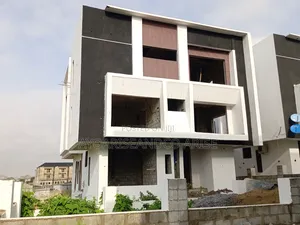 7bdrm Duplex in River Park, FHA for sale