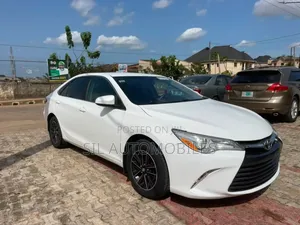 Toyota Camry LE 4dr Sedan (2.5L 4cyl 6A) 2017 White