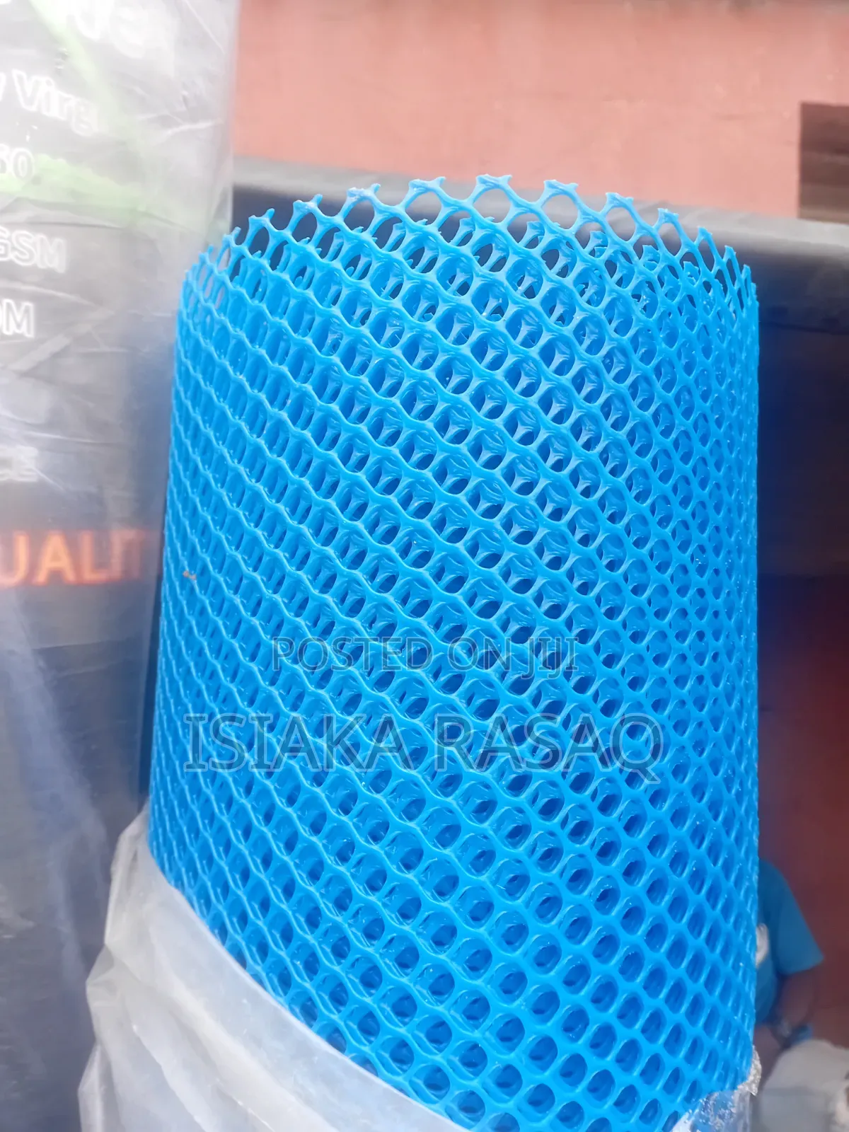 Plastic Mesh Also Known as Plastic Chicken Wire Used for Fencing