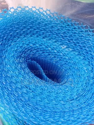 Plastic Mesh Also Known as Plastic Chicken Wire Used for Fencing
