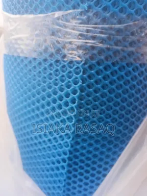 Plastic Mesh Also Known as Plastic Chicken Wire Used for Fencing