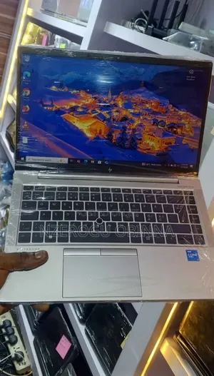 New Laptop HP EliteBook 840 G8 16GB Intel Core i5 SSD 512GB
