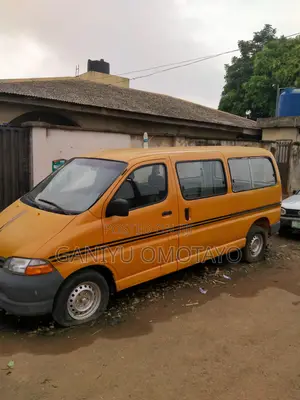 Toyota HiAce 2004 Yellow