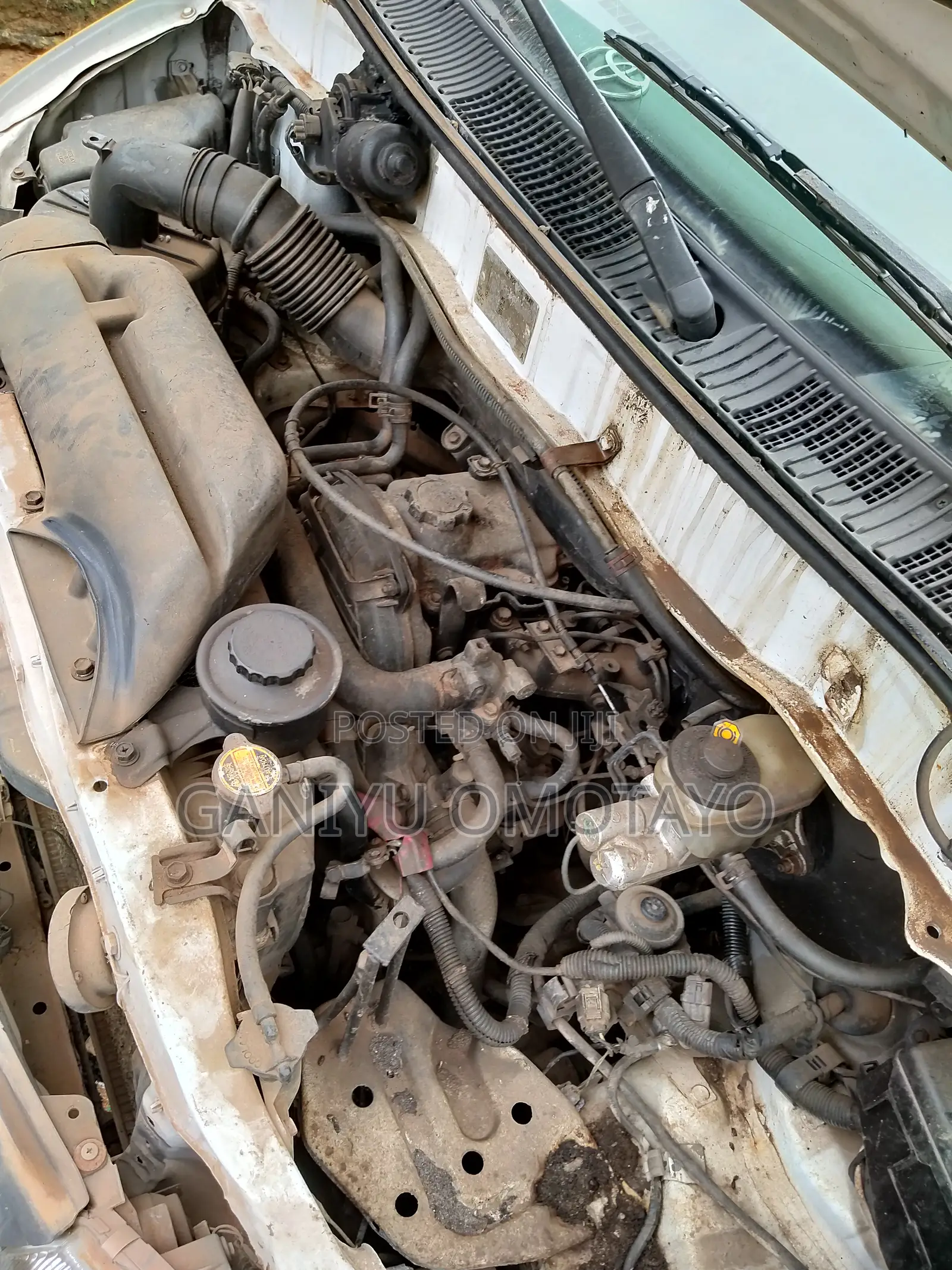 Toyota HiAce 2004 Yellow