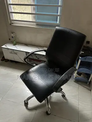 Black Solid Office Chair