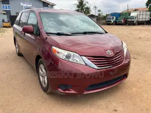 Toyota Sienna 2013 Red